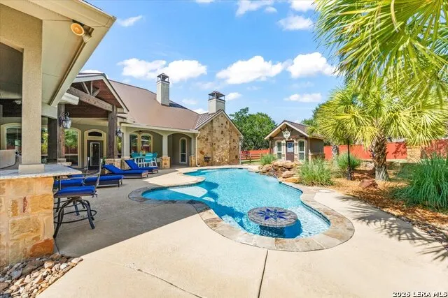 157 Bucks Lane La Vernia, TX 78121