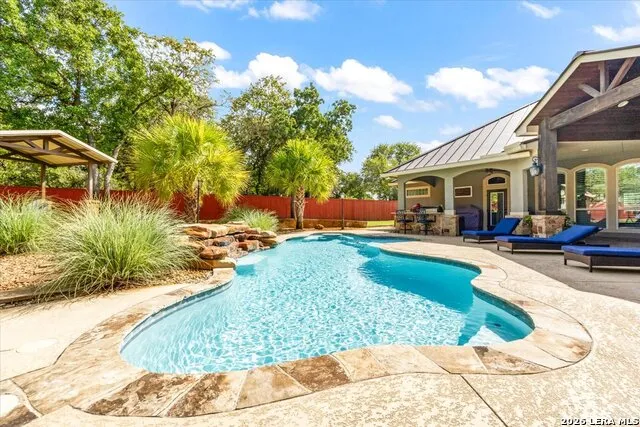 157 Bucks Lane La Vernia, TX 78121
