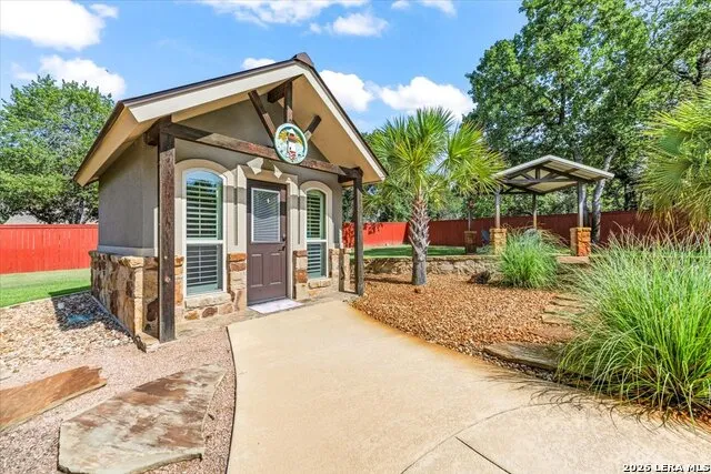 157 Bucks Lane La Vernia, TX 78121