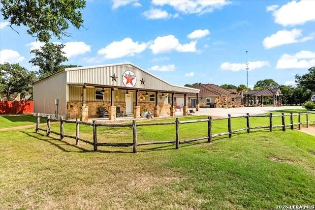 157 Bucks Lane La Vernia, TX 78121