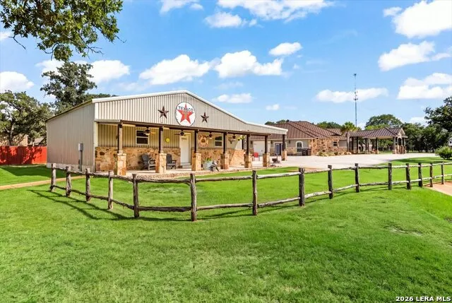 157 Bucks Lane La Vernia, TX 78121