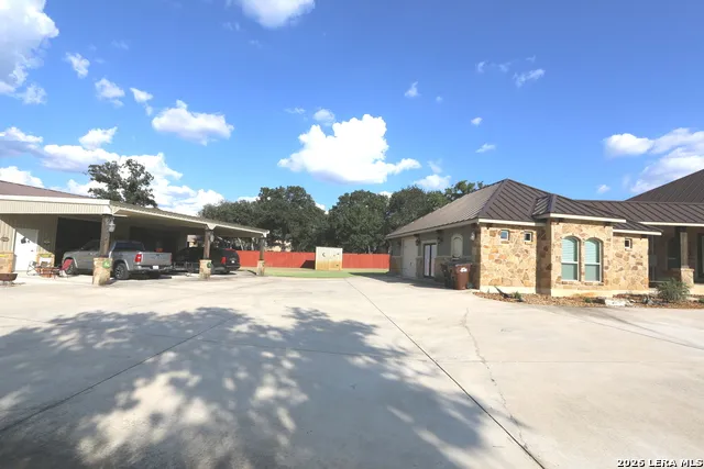 157 Bucks Lane La Vernia, TX 78121