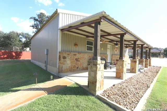 157 Bucks Lane La Vernia, TX 78121