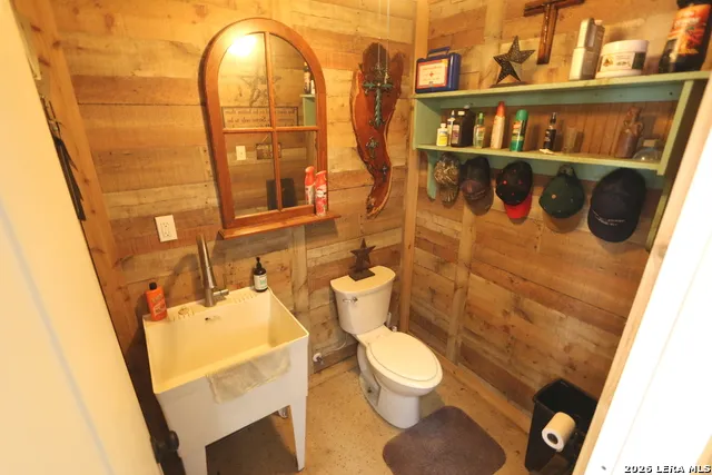 157 Bucks Lane La Vernia, TX 78121