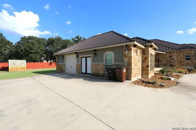 157 Bucks Lane La Vernia, TX 78121