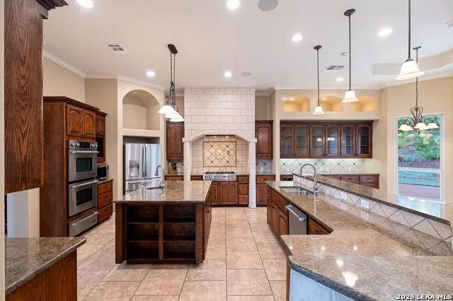 18875 Shadow Canyon Helotes, TX 78023