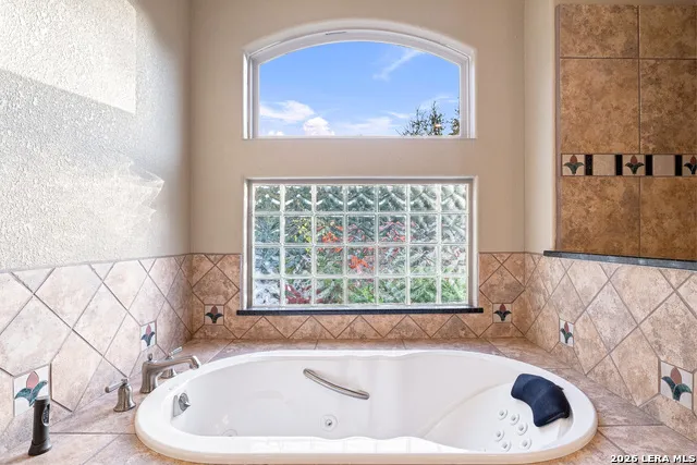 18875 Shadow Canyon Helotes, TX 78023