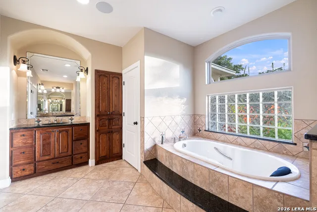 18875 Shadow Canyon Helotes, TX 78023