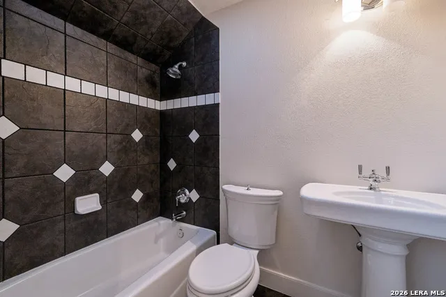 18875 Shadow Canyon Helotes, TX 78023