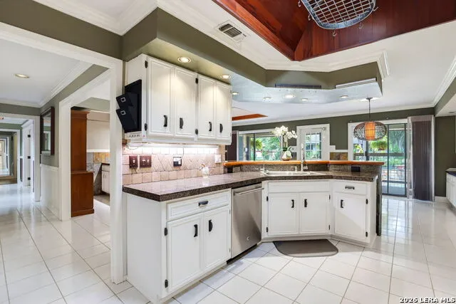 6013 BAYOU BND Windcrest, TX 78239