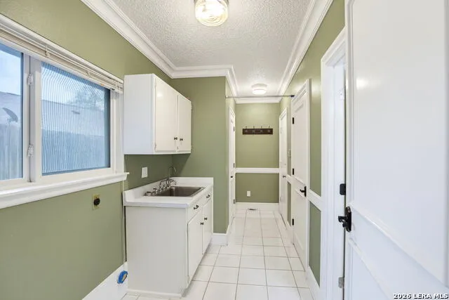 6013 BAYOU BND Windcrest, TX 78239