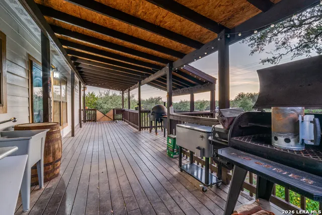 401 DEER CREEK DR San Marcos, TX 78666
