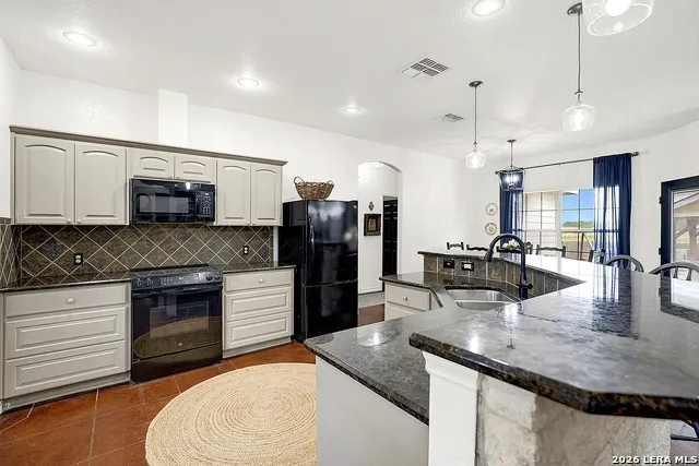 112 Park Way Poth, TX 78147