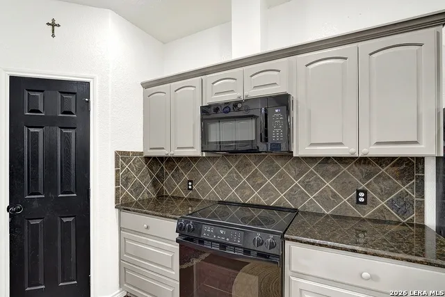 112 Park Way Poth, TX 78147