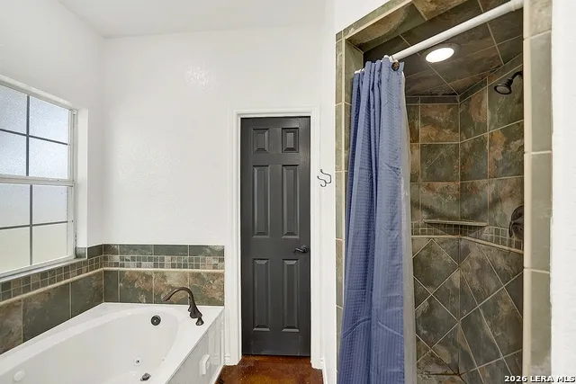 112 Park Way Poth, TX 78147