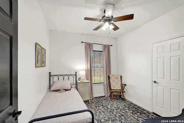 112 Park Way Poth, TX 78147