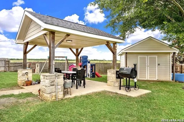 112 Park Way Poth, TX 78147
