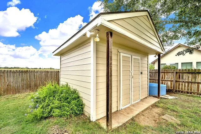 112 Park Way Poth, TX 78147