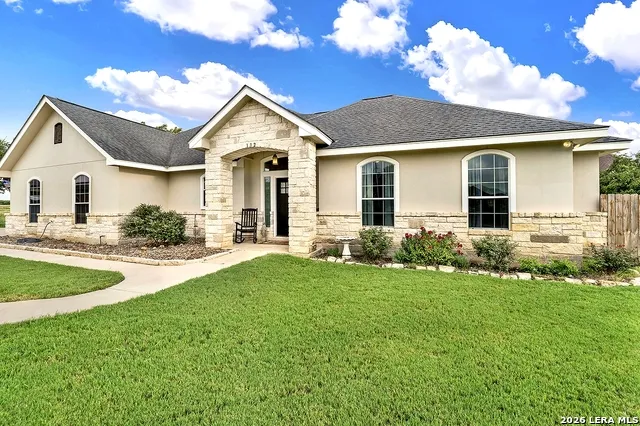 112 Park Way Poth, TX 78147