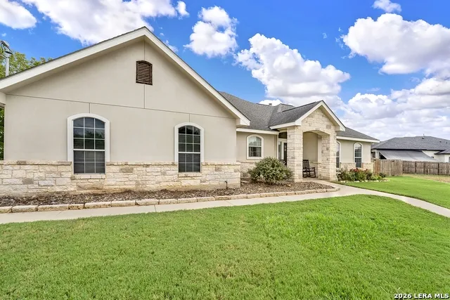 112 Park Way Poth, TX 78147