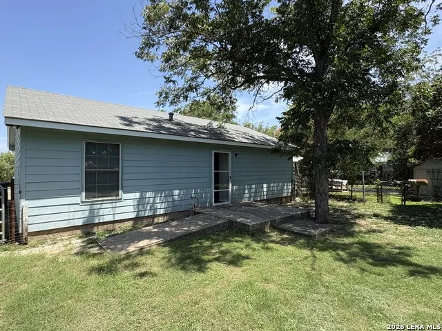 1304 Avenue D Hondo, TX 78861