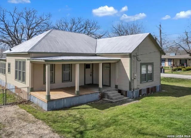 301 Cunningham Marion, TX 78124