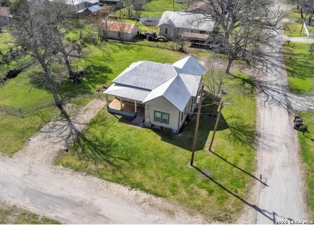 301 Cunningham Marion, TX 78124