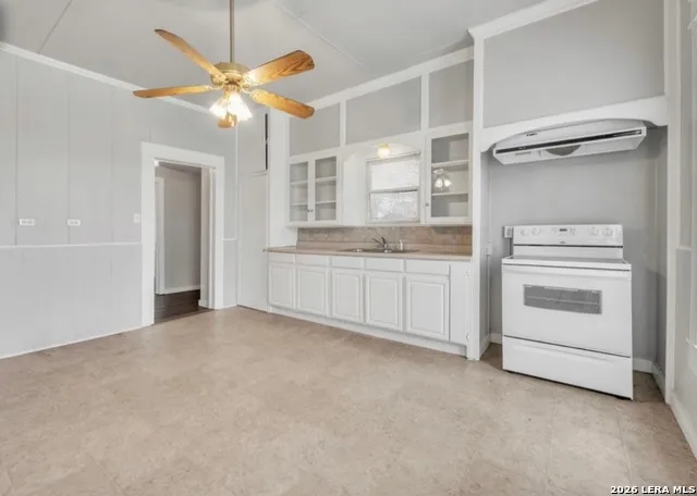 301 Cunningham Marion, TX 78124