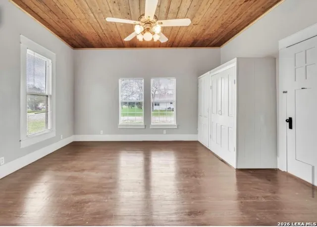 301 Cunningham Marion, TX 78124