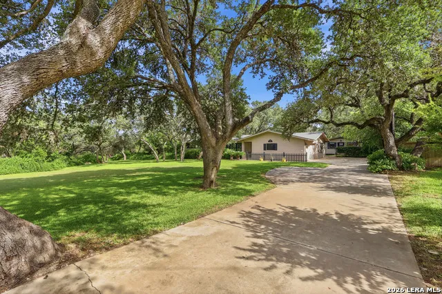100 FLEETWOOD DR Hollywood Park, TX 78232