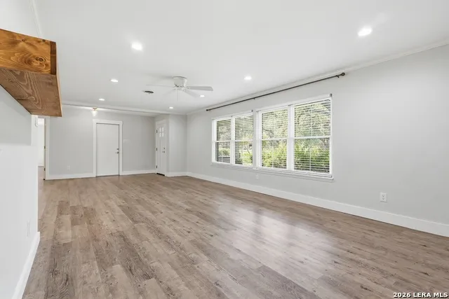 100 FLEETWOOD DR Hollywood Park, TX 78232