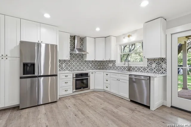 100 FLEETWOOD DR Hollywood Park, TX 78232