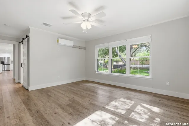 100 FLEETWOOD DR Hollywood Park, TX 78232