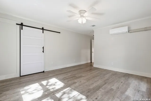100 FLEETWOOD DR Hollywood Park, TX 78232