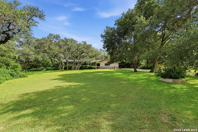 100 FLEETWOOD DR Hollywood Park, TX 78232