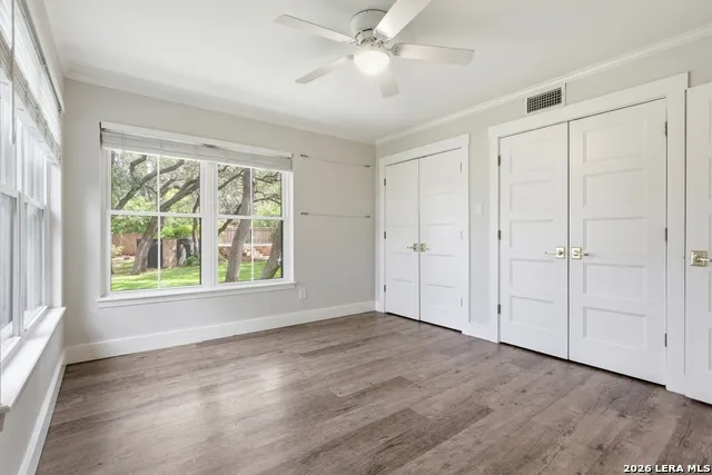 100 FLEETWOOD DR Hollywood Park, TX 78232