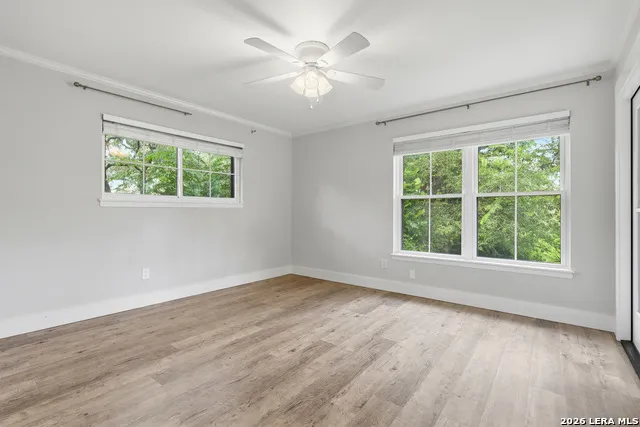 100 FLEETWOOD DR Hollywood Park, TX 78232