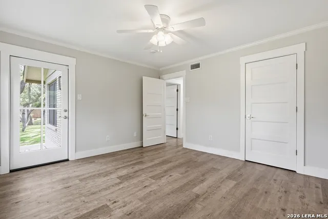 100 FLEETWOOD DR Hollywood Park, TX 78232