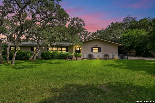 100 FLEETWOOD DR Hollywood Park, TX 78232