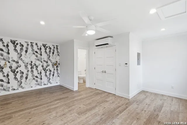 100 FLEETWOOD DR Hollywood Park, TX 78232