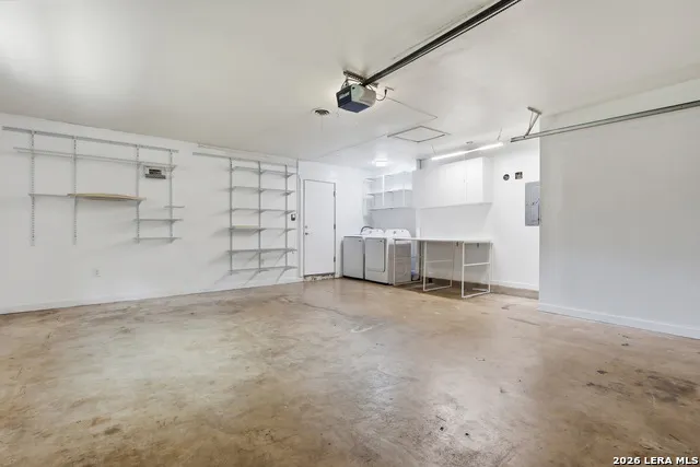 100 FLEETWOOD DR Hollywood Park, TX 78232