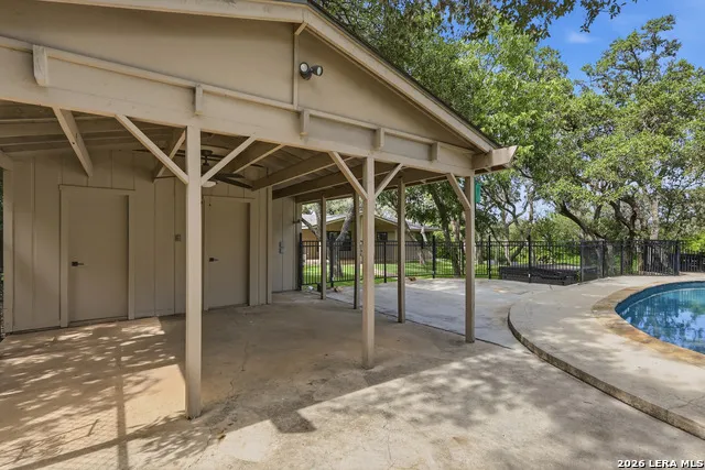 100 FLEETWOOD DR Hollywood Park, TX 78232