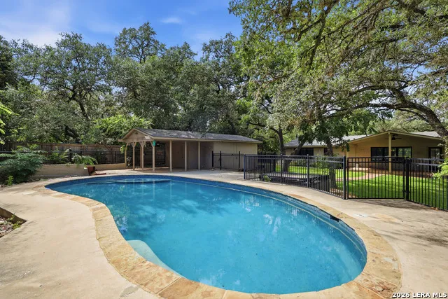 100 FLEETWOOD DR Hollywood Park, TX 78232