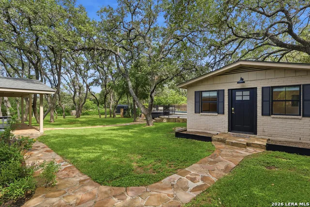 100 FLEETWOOD DR Hollywood Park, TX 78232