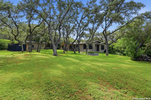 100 FLEETWOOD DR Hollywood Park, TX 78232