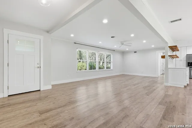 100 FLEETWOOD DR Hollywood Park, TX 78232