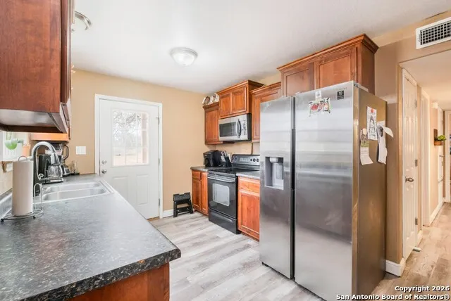 1655 Eichman Rd Poteet, TX 78065