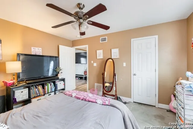 1655 Eichman Rd Poteet, TX 78065