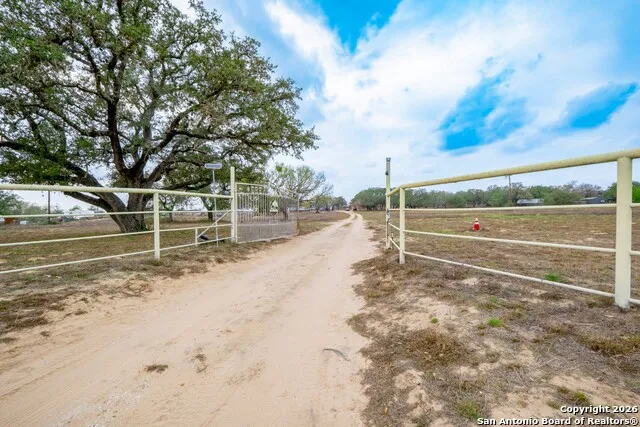 1655 Eichman Rd Poteet, TX 78065