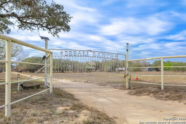 1655 Eichman Rd Poteet, TX 78065